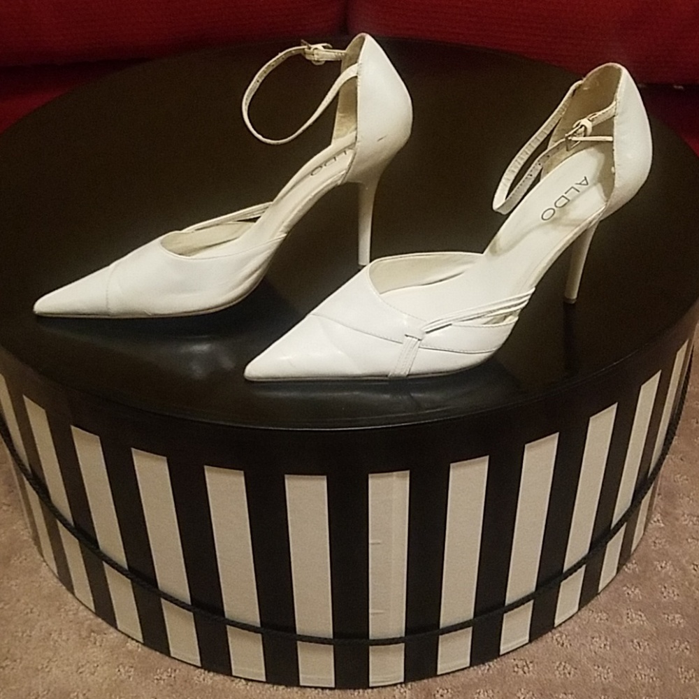 Pumps - Picture 2 of 4